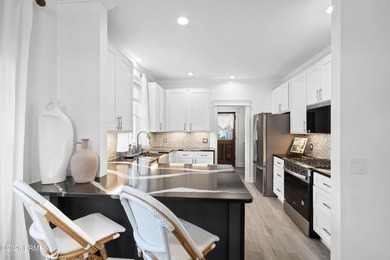 Spacious and versatile ~ this FIVE bedroom / 3 full bath - photo 16