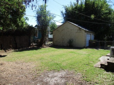 Investor special in Baldwin Park! Welcome to 640 Maupas Ave, a - photo 6