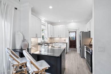 Spacious and versatile ~ this FIVE bedroom / 3 full bath - photo 17