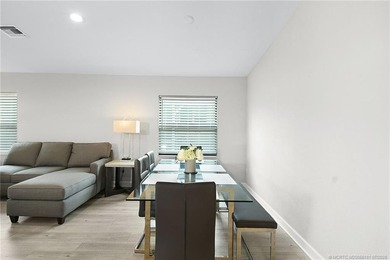 Beautiful furnished CBS 2 Bedroom, 2 Bath, One car garage CBS - photo 8