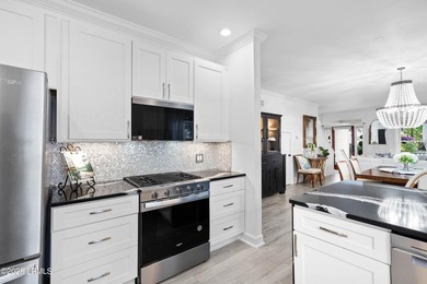 Spacious and versatile ~ this FIVE bedroom / 3 full bath - photo 21