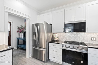 Spacious and versatile ~ this FIVE bedroom / 3 full bath - photo 22