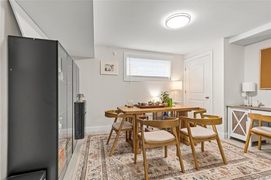 Welcome to this beautifully maintained, newly built home (2023) - photo 24
