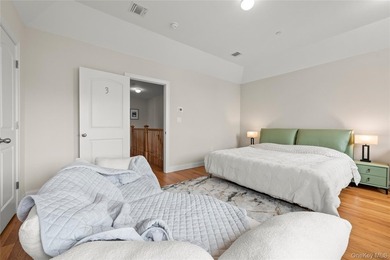 Welcome to this beautifully maintained, newly built home (2023) - photo 30
