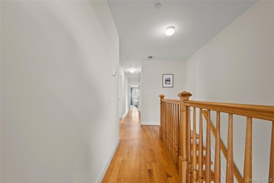Welcome to this beautifully maintained, newly built home (2023) - photo 33