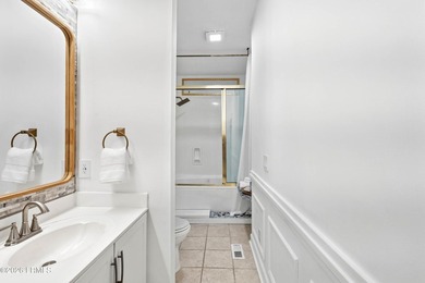 Spacious and versatile ~ this FIVE bedroom / 3 full bath - photo 35