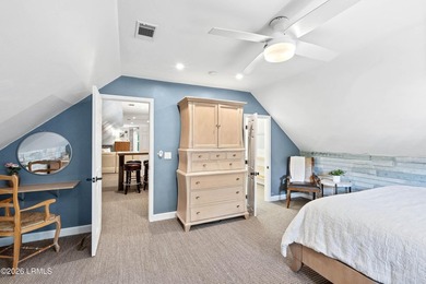 Spacious and versatile ~ this FIVE bedroom / 3 full bath - photo 45