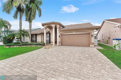 (private lake, pond, creek) Home For Sale in Coral Springs Florida