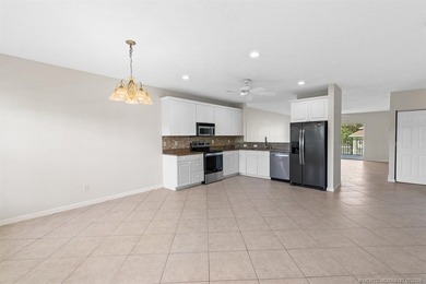 Welcome to this well-appointed two-bedroom, two-bathroom - photo 8