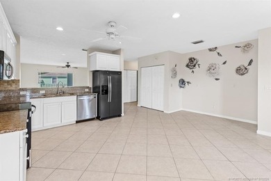 Welcome to this well-appointed two-bedroom, two-bathroom - photo 10