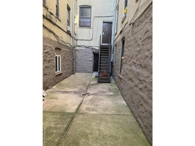 Prime mixed-use investment property located in a high-demand - photo 7