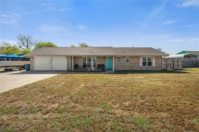 (private lake, pond, creek) Home For Sale in Ingleside Texas