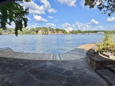 Welcome to one of Lake Hamilton's premier waterfront estates - photo 7
