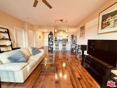 Welcome to Indigo, ideally located in the heart of the Marina - photo 2