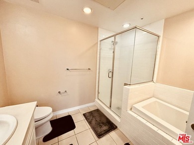 Welcome to Indigo, ideally located in the heart of the Marina - photo 10