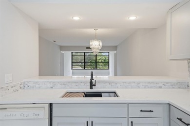 Spacious 2-bedroom, 2-bath condo in the heart of Davie! Ideally - photo 5