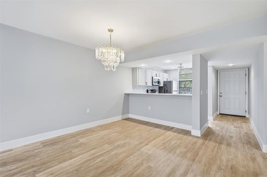 Spacious 2-bedroom, 2-bath condo in the heart of Davie! Ideally - photo 6
