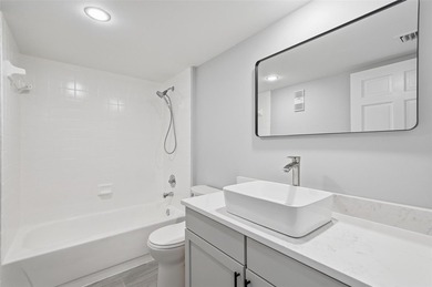 Spacious 2-bedroom, 2-bath condo in the heart of Davie! Ideally - photo 9