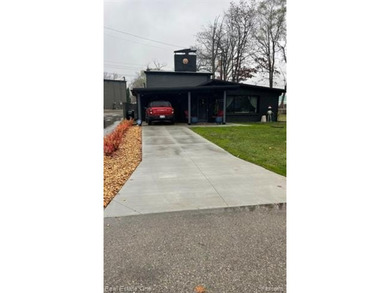 Cass Lake Home Active Under Contract in Keego Harbor Michigan