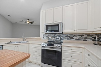 Perfectly positioned on a fenced corner lot in desirable Bedford - photo 9