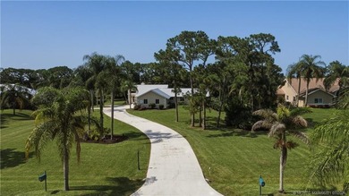Completely renovated estate in the sought-after gated community - photo 1