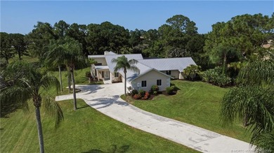 Completely renovated estate in the sought-after gated community - photo 2