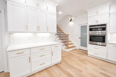 Luxurious 4-bedroom, 3.5-bath single-level stucco home situated - photo 13