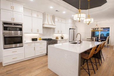 Luxurious 4-bedroom, 3.5-bath single-level stucco home situated - photo 14