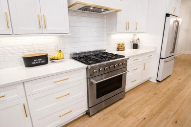 Luxurious 4-bedroom, 3.5-bath single-level stucco home situated - photo 15