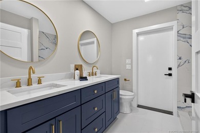 Completely renovated estate in the sought-after gated community - photo 7