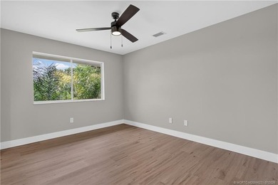 Completely renovated estate in the sought-after gated community - photo 9