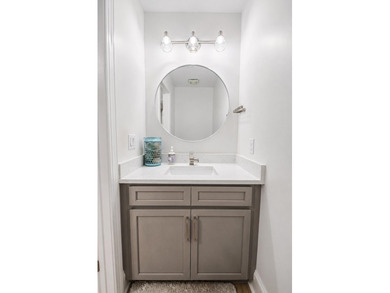 Luxurious 4-bedroom, 3.5-bath single-level stucco home situated - photo 20