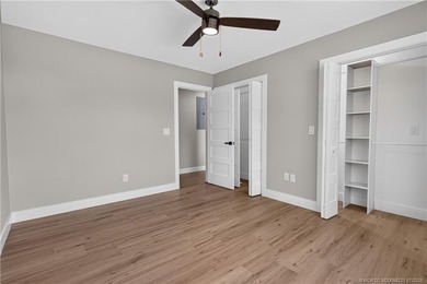 Completely renovated estate in the sought-after gated community - photo 10