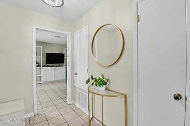 CHARMING HOME IN BILOXI! Only minutes from the beach, this home - photo 4