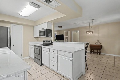 CHARMING HOME IN BILOXI! Only minutes from the beach, this home - photo 7