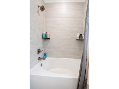 Luxurious 4-bedroom, 3.5-bath single-level stucco home situated - photo 38