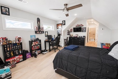 Luxurious 4-bedroom, 3.5-bath single-level stucco home situated - photo 42