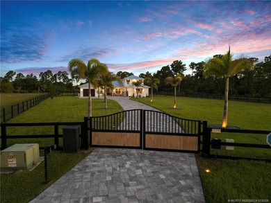 Experience the rare opportunity to enjoy luxury farmhouse living - photo 2