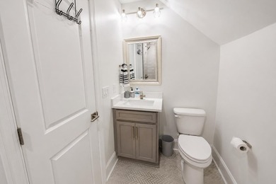 Luxurious 4-bedroom, 3.5-bath single-level stucco home situated - photo 43