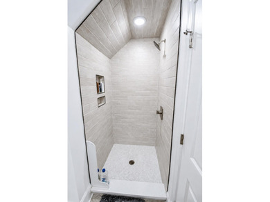 Luxurious 4-bedroom, 3.5-bath single-level stucco home situated - photo 44