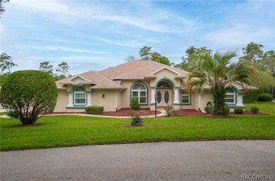 Welcome to this exceptional 2006 3-bedroom, 3-bathroom residence - photo 2