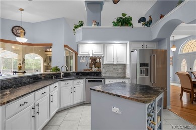 Welcome to this exceptional 2006 3-bedroom, 3-bathroom residence - photo 9