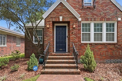 Charming and well-built, this beautifully maintained 4 bedroom - photo 4