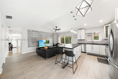 Spacious 4-bedroom, 2-bath home in the desirable Royal Glen - photo 8