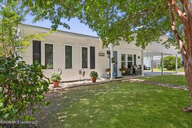 Location, location, location! This beautifully updated 3-bedroom - photo 4