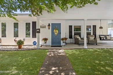 Location, location, location! This beautifully updated 3-bedroom - photo 5