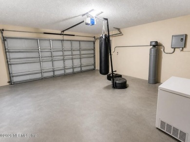 Spacious opportunity in a desirable Jacksonville location! Don't - photo 9
