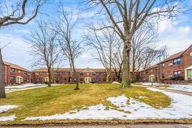 Welcome to this charming 2-bedroom, 1-bath garden apartment in - photo 20
