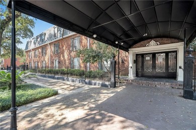 St. Charles Avenue Condo with In-Unit Laundry, Pool, and - photo 2