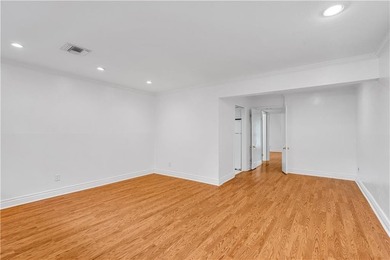 St. Charles Avenue Condo with In-Unit Laundry, Pool, and - photo 4